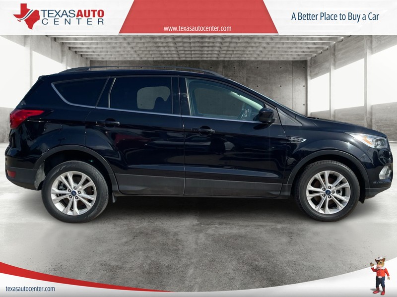 Ford Escape Vehicle Full-screen Gallery Image 04