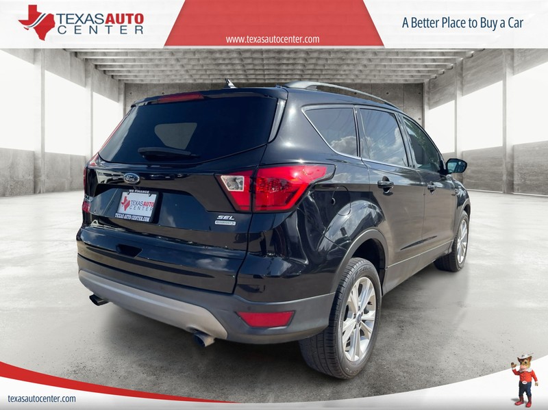 Ford Escape Vehicle Full-screen Gallery Image 06