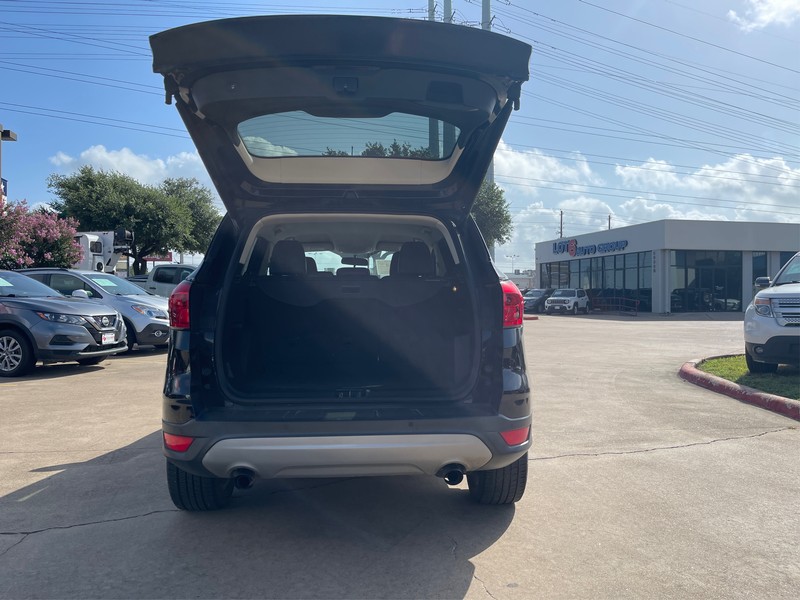 Ford Escape Vehicle Full-screen Gallery Image 10