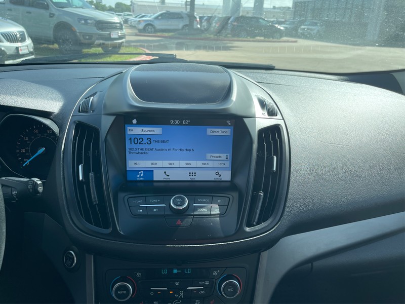 Ford Escape Vehicle Full-screen Gallery Image 11