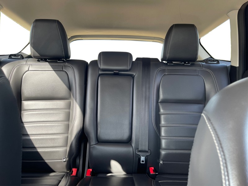 Ford Escape Vehicle Full-screen Gallery Image 12