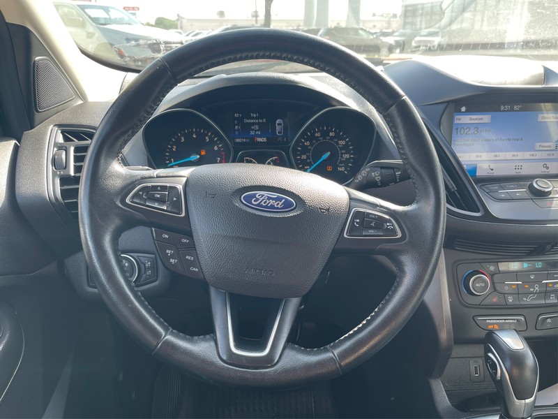 Ford Escape Vehicle Full-screen Gallery Image 13