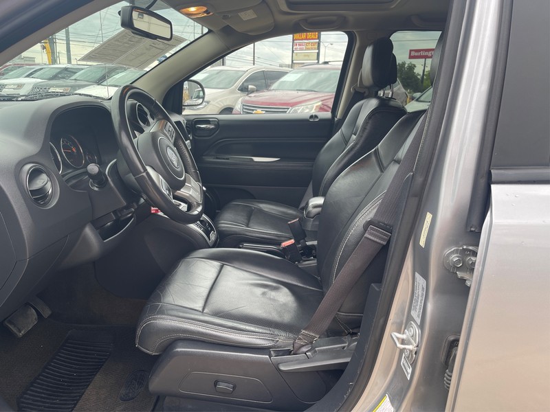 Jeep Compass Vehicle Full-screen Gallery Image 8