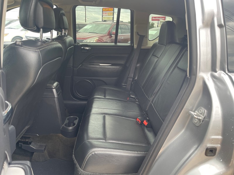 Jeep Compass Vehicle Full-screen Gallery Image 9