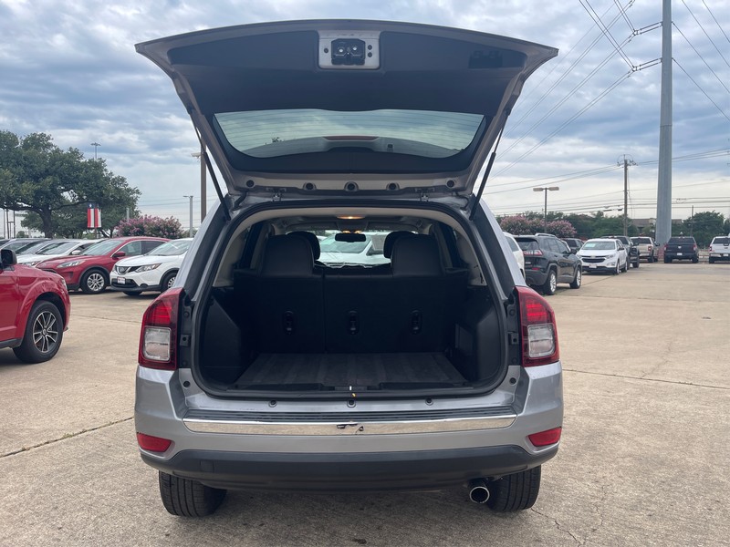 Jeep Compass Vehicle Full-screen Gallery Image 10