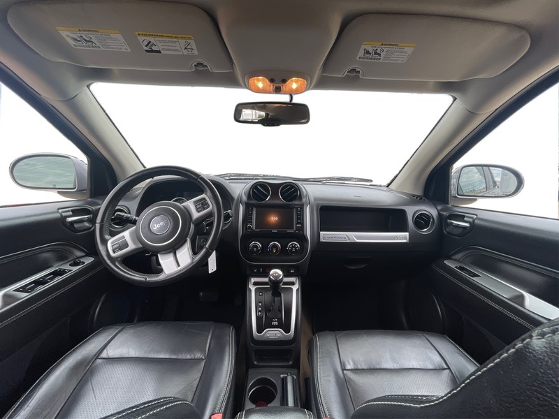 Jeep Compass Vehicle Full-screen Gallery Image 15