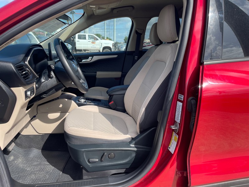 Ford Escape Vehicle Full-screen Gallery Image 8