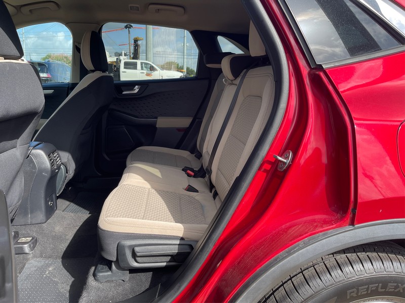 Ford Escape Vehicle Full-screen Gallery Image 9