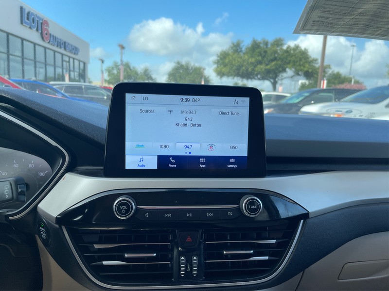 Ford Escape Vehicle Full-screen Gallery Image 11