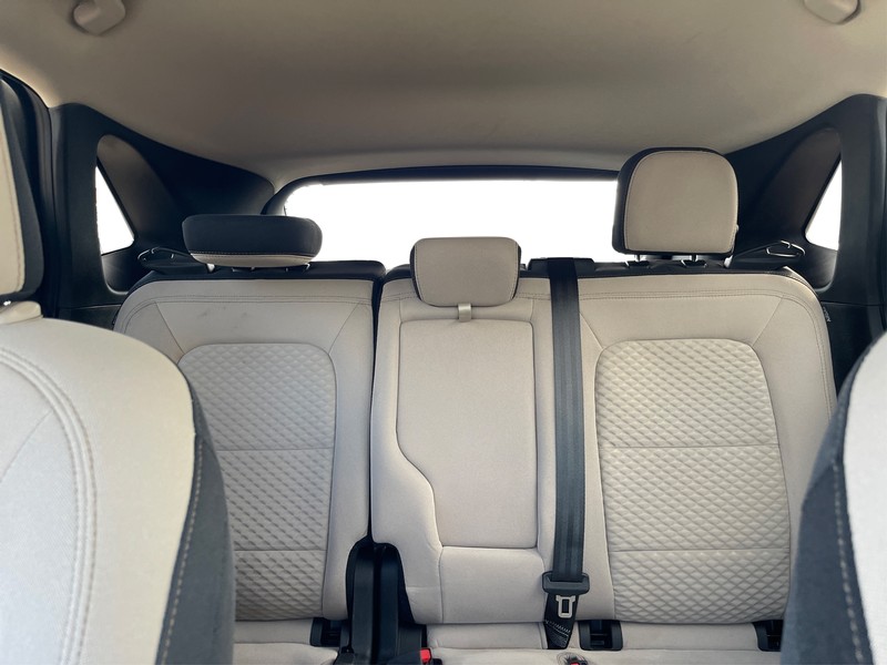 Ford Escape Vehicle Full-screen Gallery Image 12