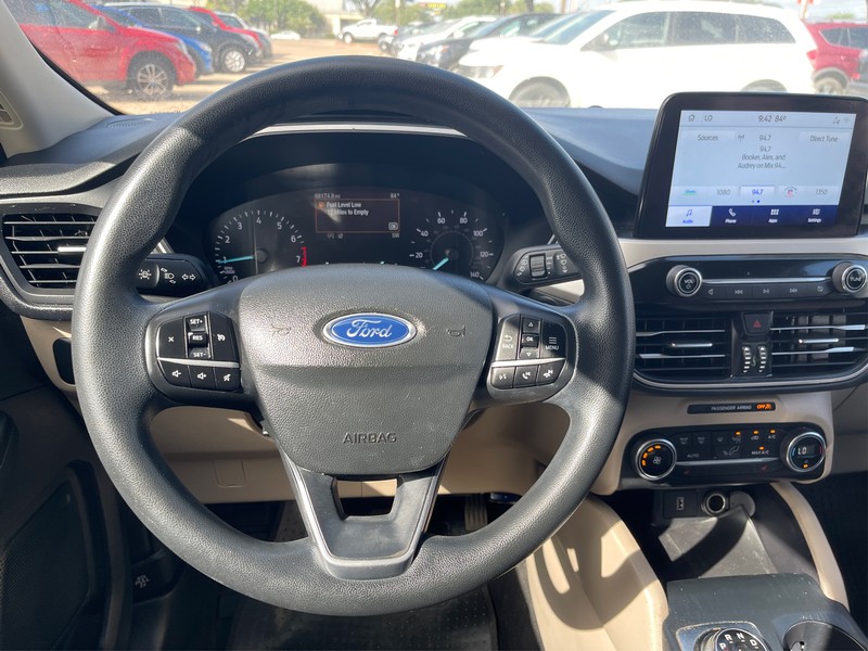 Ford Escape Vehicle Full-screen Gallery Image 13