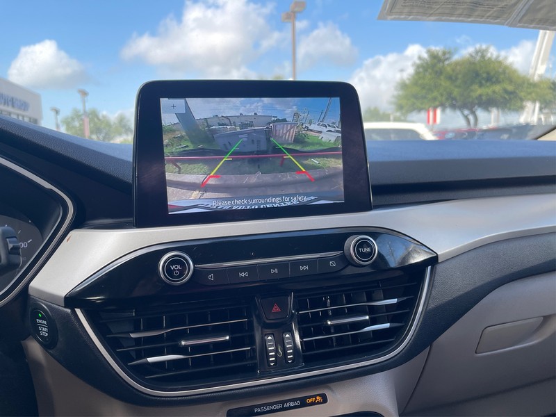 Ford Escape Vehicle Full-screen Gallery Image 16