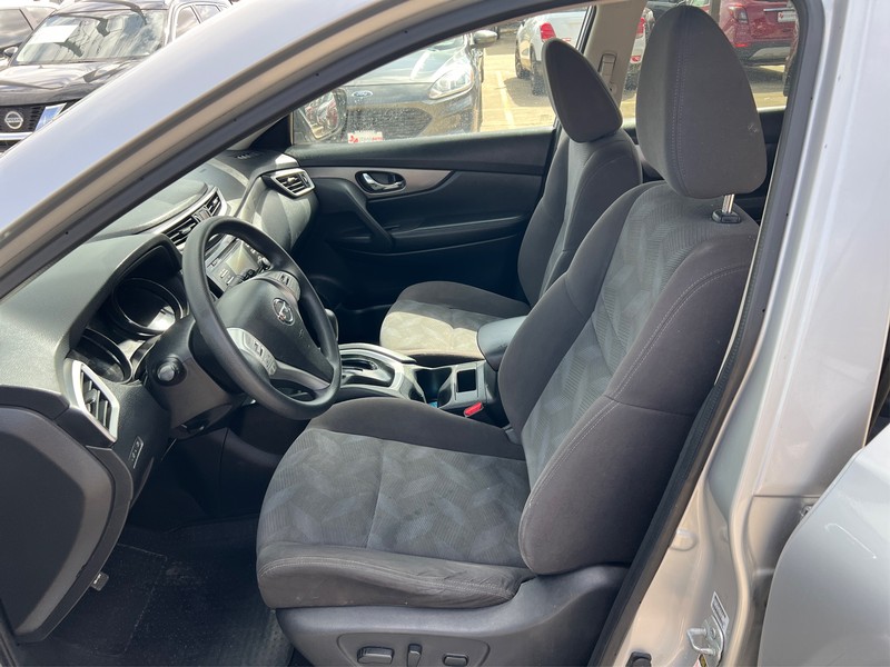 Nissan Rogue Vehicle Full-screen Gallery Image 7