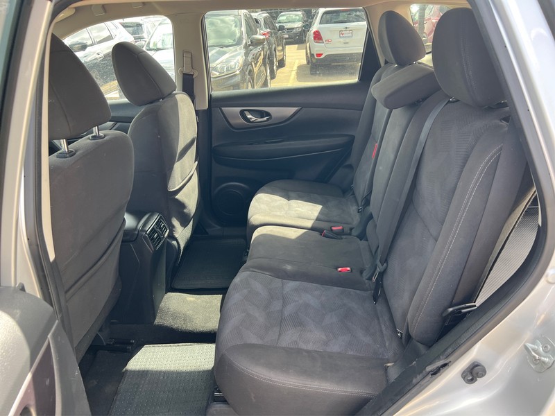 Nissan Rogue Vehicle Full-screen Gallery Image 8