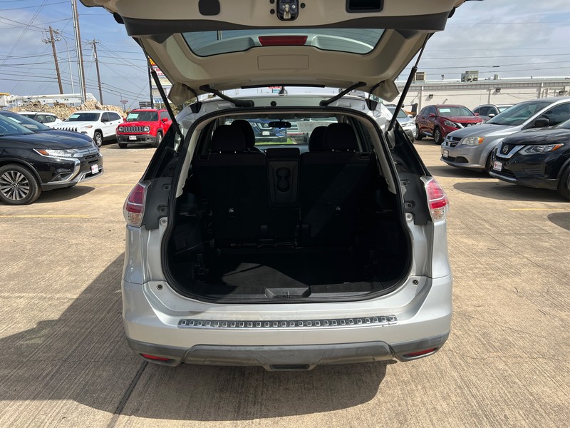 Nissan Rogue Vehicle Full-screen Gallery Image 9