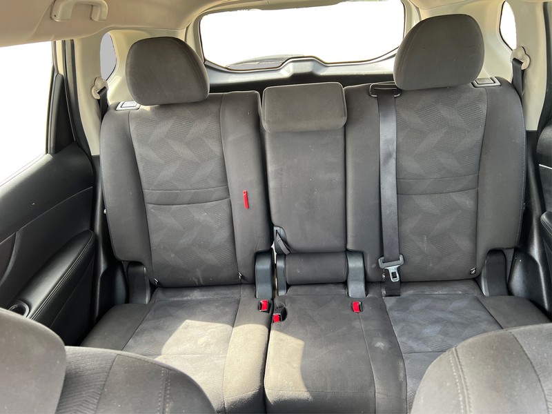 Nissan Rogue Vehicle Full-screen Gallery Image 11