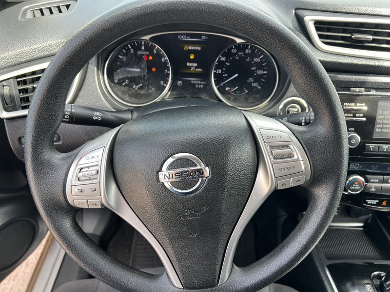 Nissan Rogue Vehicle Full-screen Gallery Image 12