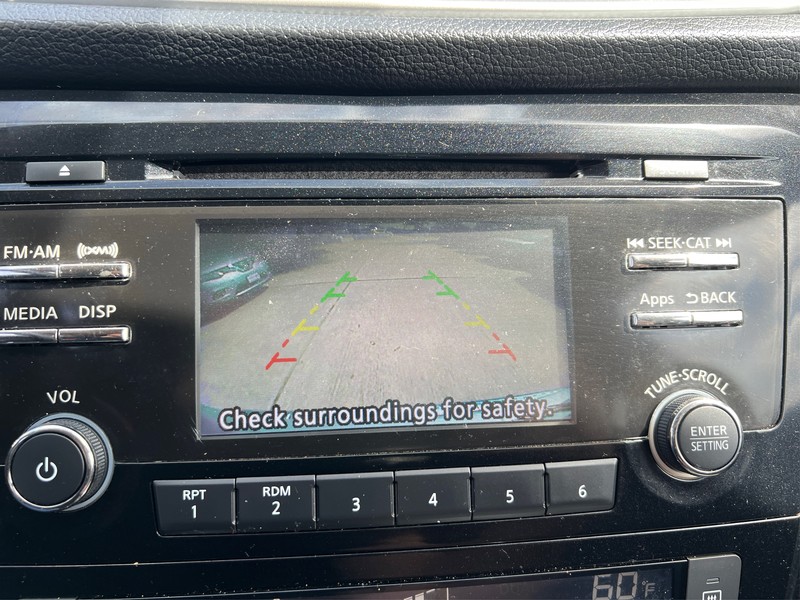 Nissan Rogue Vehicle Full-screen Gallery Image 15