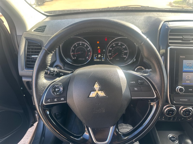 Mitsubishi Outlander Sport Vehicle Full-screen Gallery Image 13