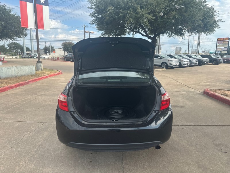 Toyota Corolla Vehicle Full-screen Gallery Image 11