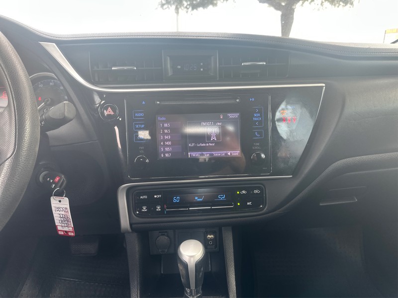 Toyota Corolla Vehicle Full-screen Gallery Image 12