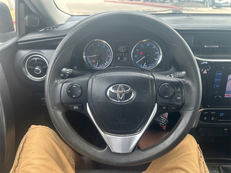 Toyota Corolla Vehicle Full-screen Gallery Image 14