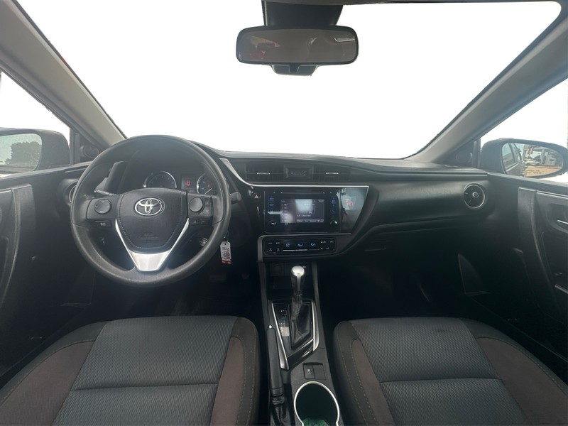Toyota Corolla Vehicle Full-screen Gallery Image 16