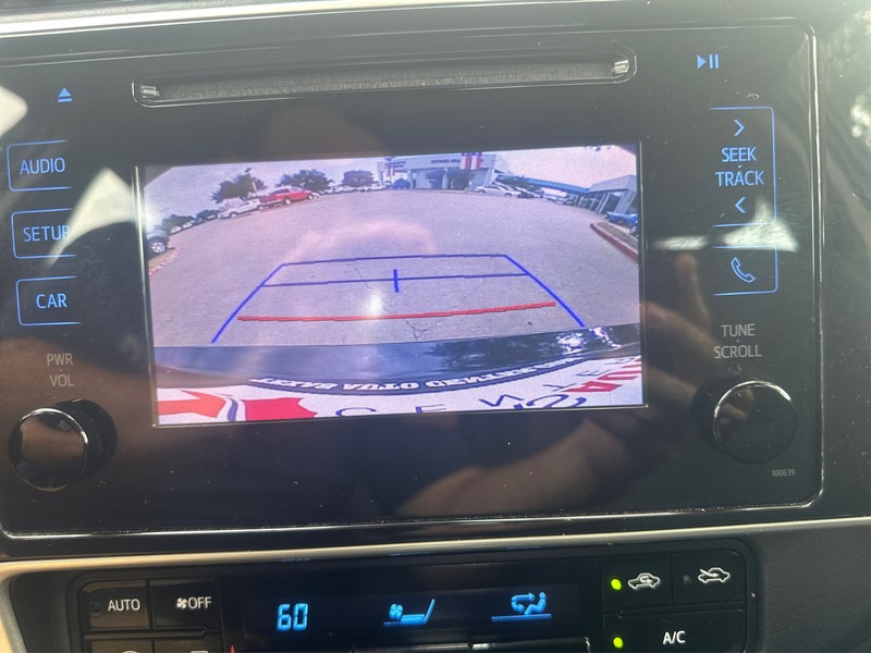 Toyota Corolla Vehicle Full-screen Gallery Image 17