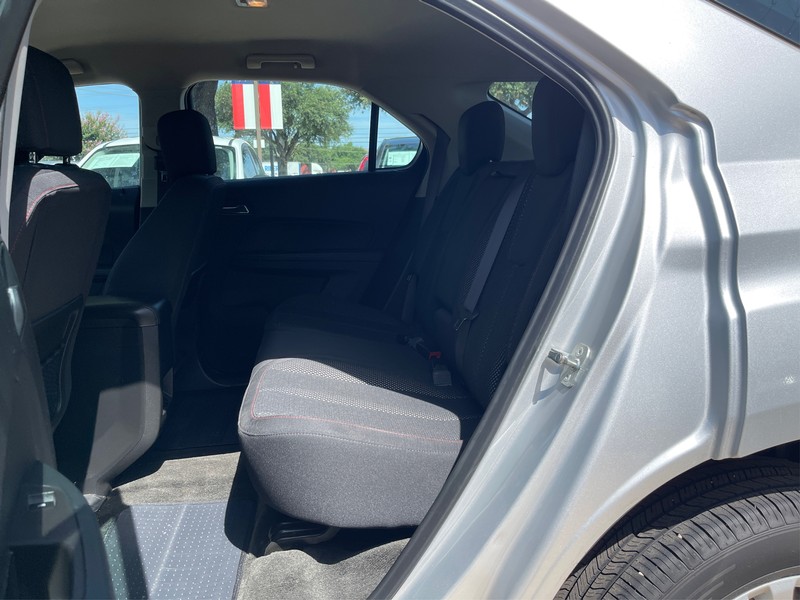 Chevrolet Equinox Vehicle Full-screen Gallery Image 9