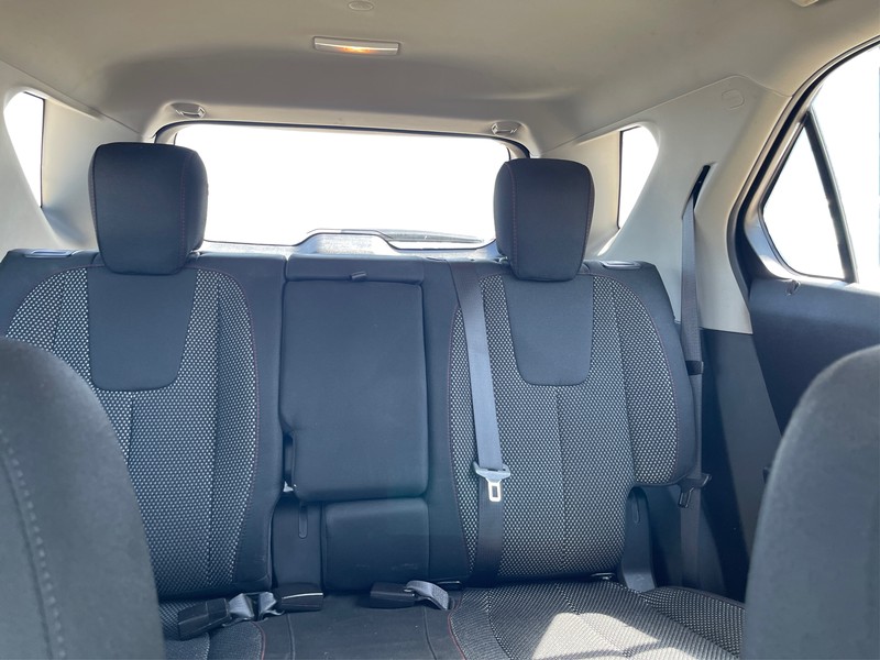 Chevrolet Equinox Vehicle Full-screen Gallery Image 12