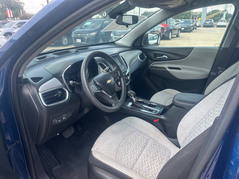 Chevrolet Equinox Vehicle Full-screen Gallery Image 9