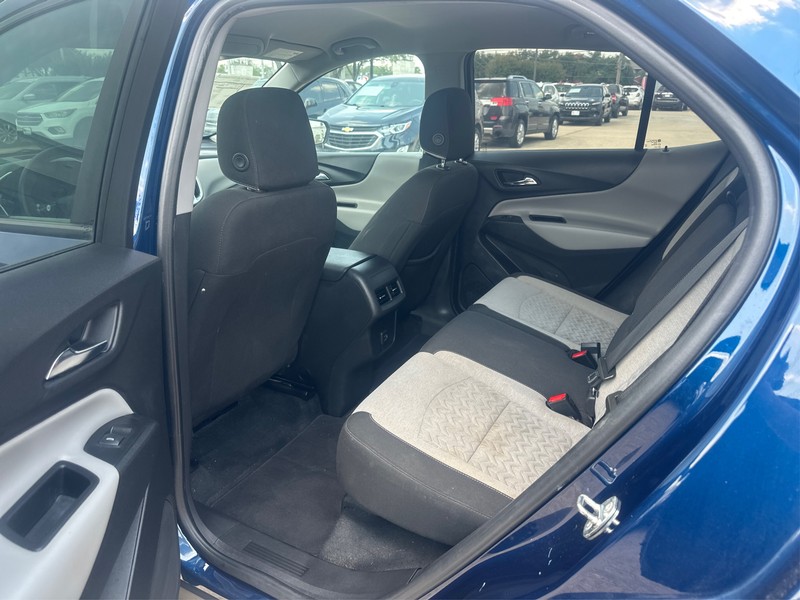Chevrolet Equinox Vehicle Full-screen Gallery Image 10