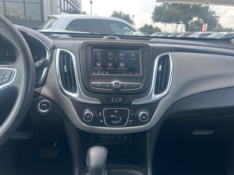 Chevrolet Equinox Vehicle Full-screen Gallery Image 12