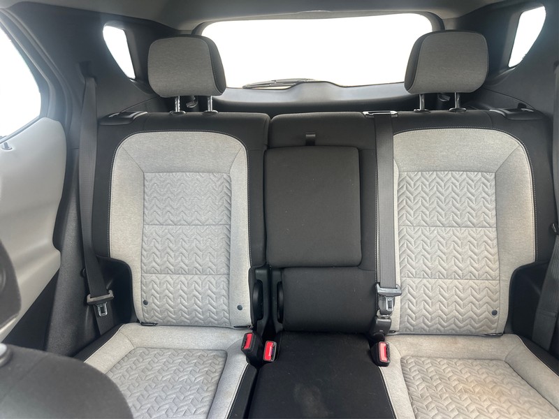 Chevrolet Equinox Vehicle Full-screen Gallery Image 13