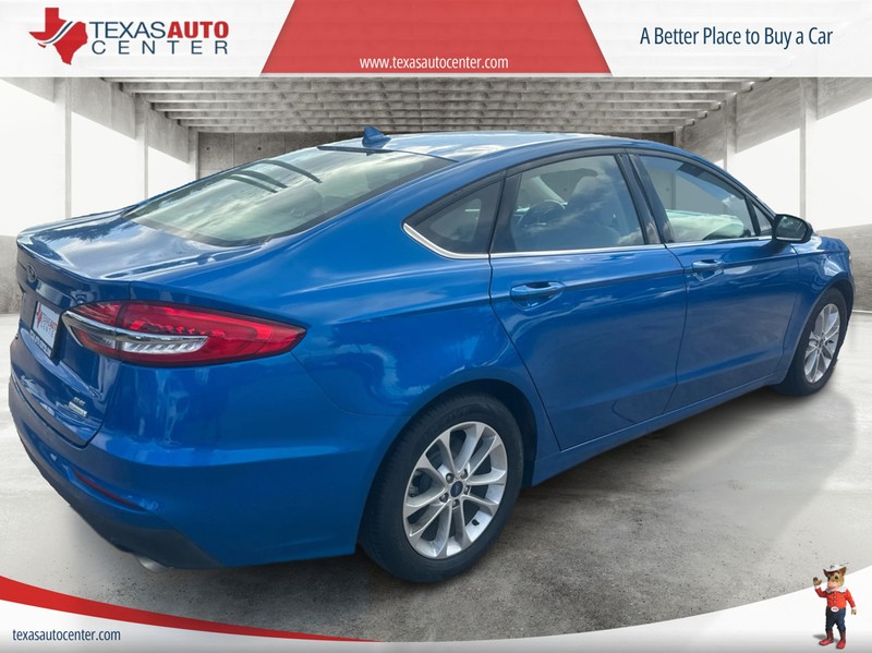 Ford Fusion Vehicle Full-screen Gallery Image 4