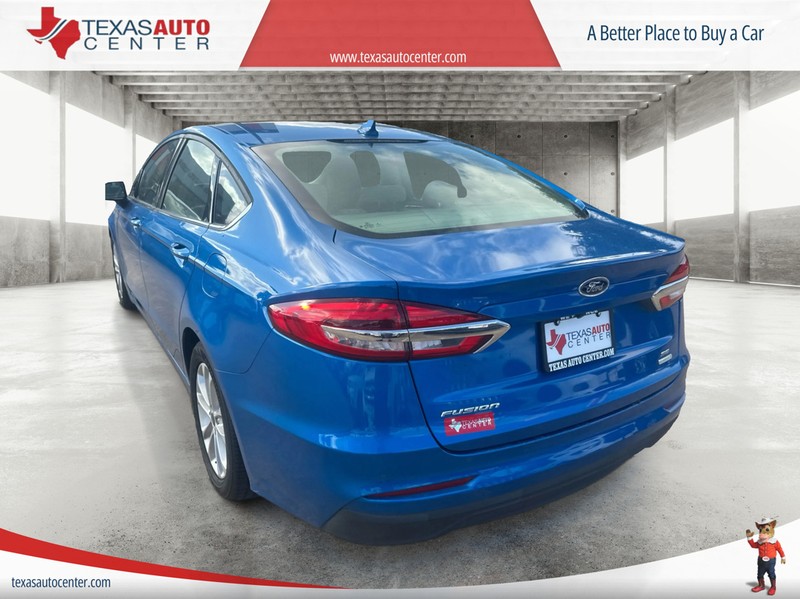 Ford Fusion Vehicle Full-screen Gallery Image 5