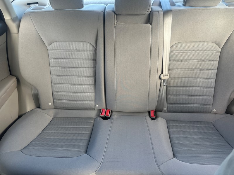 Ford Fusion Vehicle Full-screen Gallery Image 10