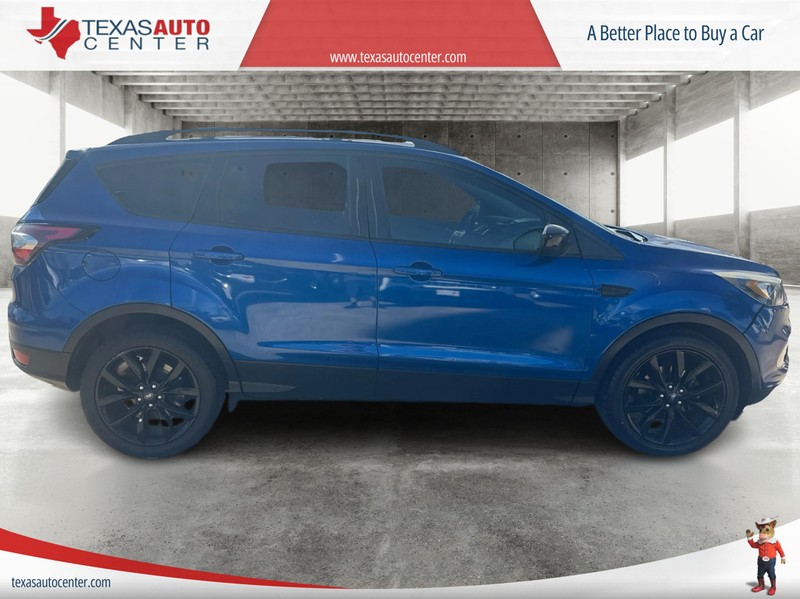 Ford Escape Vehicle Full-screen Gallery Image 4