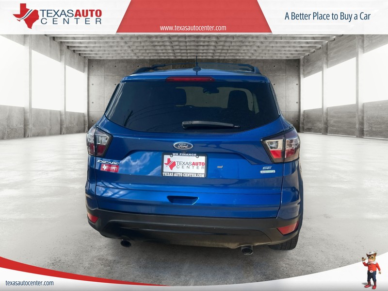 Ford Escape Vehicle Full-screen Gallery Image 5