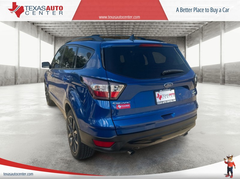 Ford Escape Vehicle Full-screen Gallery Image 7