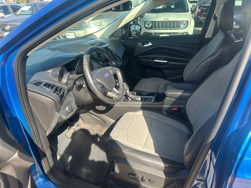 Ford Escape Vehicle Full-screen Gallery Image 8