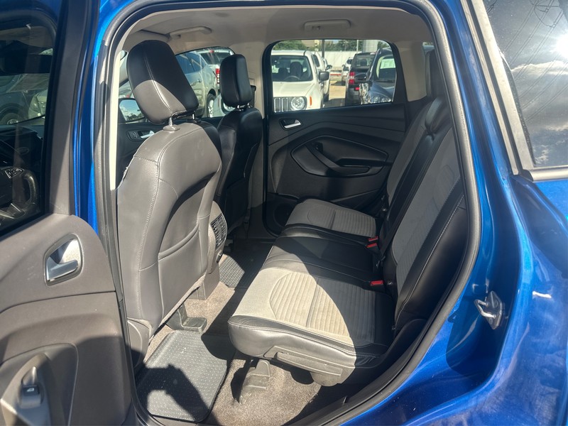 Ford Escape Vehicle Full-screen Gallery Image 9