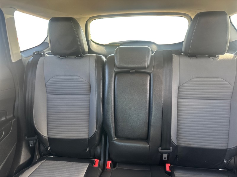 Ford Escape Vehicle Full-screen Gallery Image 12