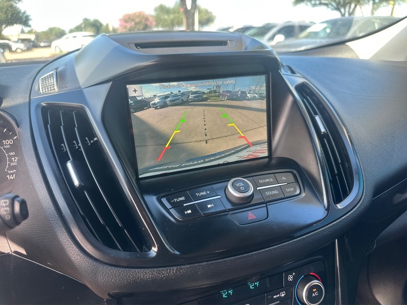 Ford Escape Vehicle Full-screen Gallery Image 17