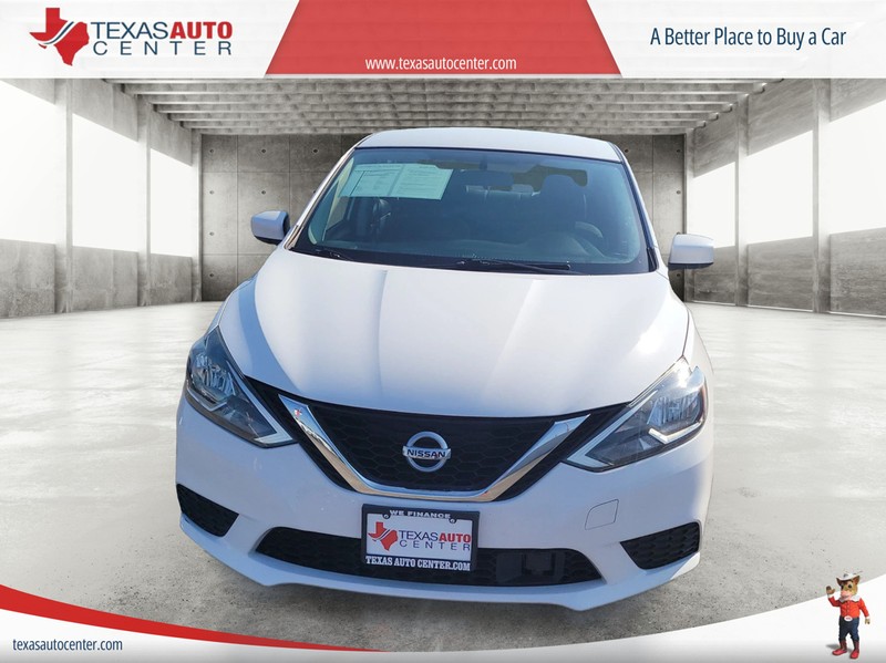 Nissan Sentra Vehicle Full-screen Gallery Image 3