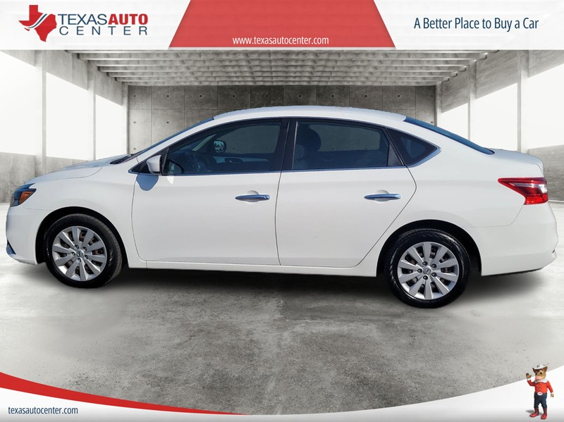 Nissan Sentra Vehicle Full-screen Gallery Image 5