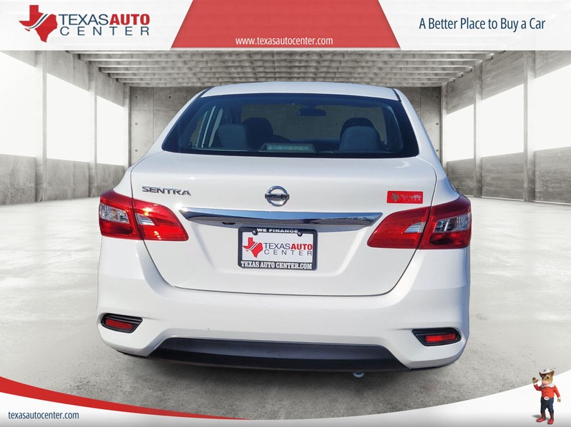 Nissan Sentra Vehicle Full-screen Gallery Image 6