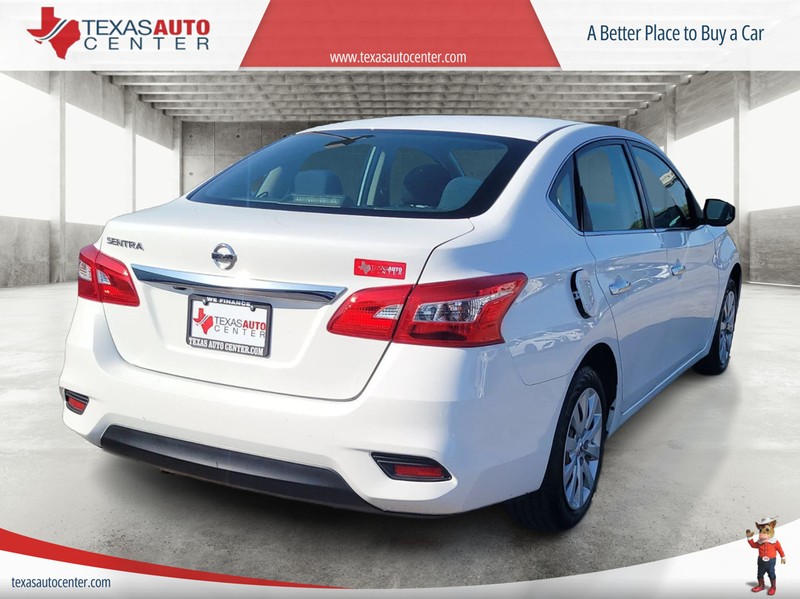 Nissan Sentra Vehicle Full-screen Gallery Image 7