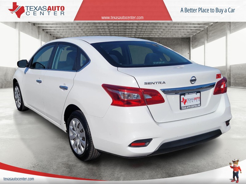 Nissan Sentra Vehicle Full-screen Gallery Image 8