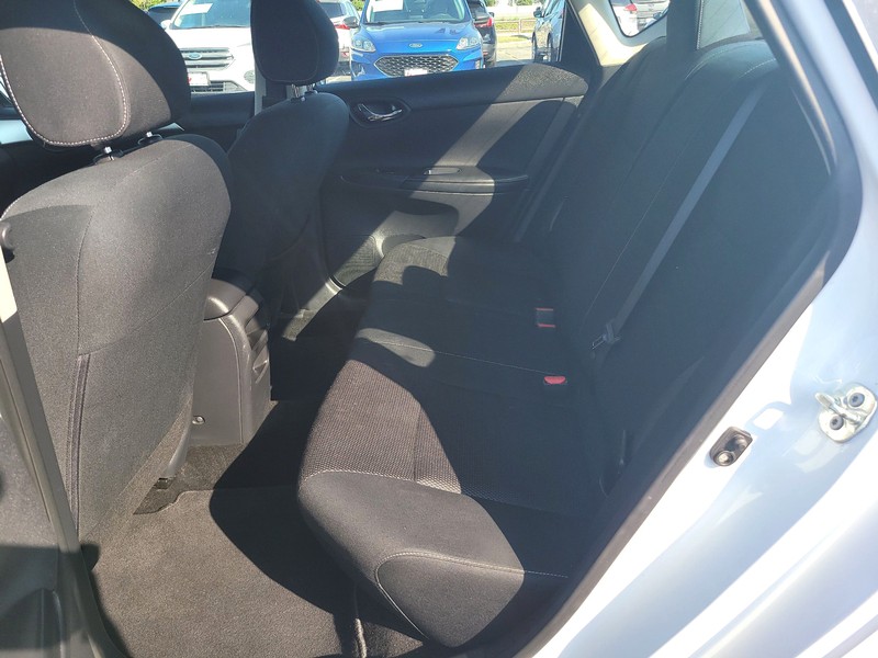 Nissan Sentra Vehicle Full-screen Gallery Image 10